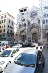 Genova - il problema dei mezzi parcheggiati in Piazza San Lorenz