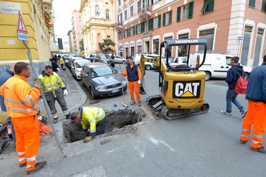 Genova - zona foce - disagi causa guasto rete idrica e gas