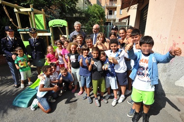 Genova - Largo Merlo - consegna giochi per bambini