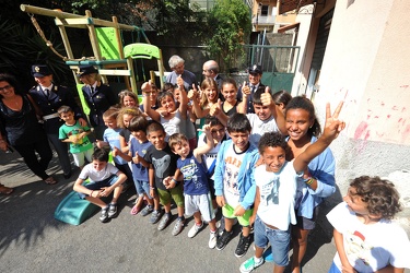 Genova - Largo Merlo - consegna giochi per bambini