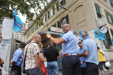 Genova - sede amt in via Bobbio - agitazione lavoratori e probab