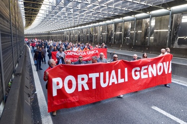 Genova - giornata di cortei - manifestazione lavoratori del port