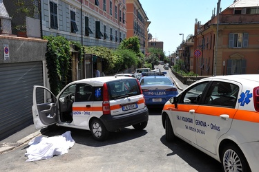 Genova - via Paride Salvago - milite pubblica assistenza 60enne 