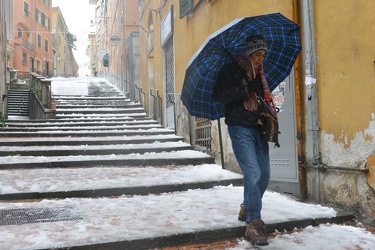 Genova - pesante nevicata durante la notte - disagi in citt√†