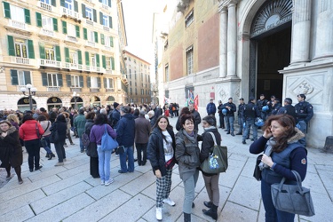 Genova - prefettura - protesta insegnanti, lavoratori della scuo