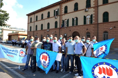 Genova - carcere Marassi - protesta guardie carcerarie