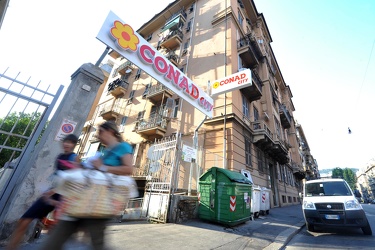 Genova - rapina nel pomeriggio presso supermercato Conad in Cors