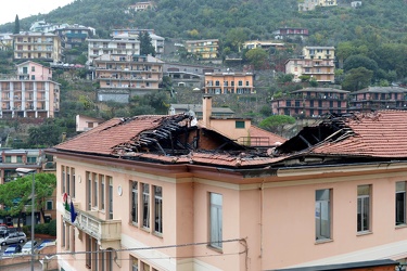 Genova - Sori - la scuola il giorno dopo l'incendio - almeno 14 