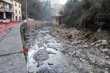 Genova - via Fereggiano - la situazione del letto del torrente