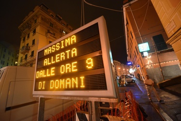 Genova - via Fereggiano si prepara alla massima allerta meteo di