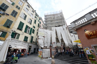 Genova - piazza delle erbe, cantiere perenne - impalcature per c