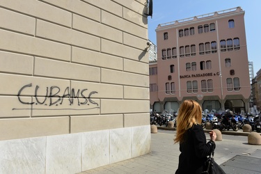 Genova - scritta sui muri, acronimo romanzo - come una bomba a m