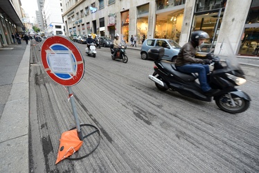 Genova - Via Fieschi - lavori di asfaltatura, cantiere strada sc