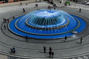 fontana de ferrari blu per giornata autismo