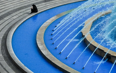 fontana de ferrari blu per giornata autismo