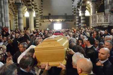 Genova - chiesa del Carmine - i funerali di Don Andrea Gallo