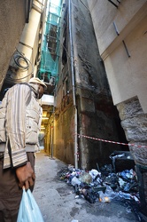 Genova - centro storico, zona ghetto - incendio in vico del camp