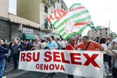 Genova Cornigliano - manifestzione e presidio davanti alla stazi