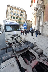 Genova - prefettura - manifestazione camionisti e autotrasportat