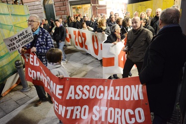 Genova - manifestazione lavoratori portuali davanti alla prefett