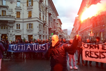 Genova - mattinata protesta lavoratori uniti