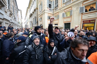 Genova - mattinata protesta lavoratori uniti