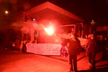 Genova - la protesta dei lavoratori si allarga ad AMIU