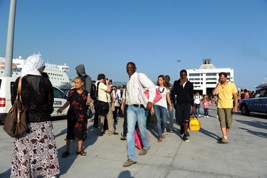 nave grimaldi migranti sicilia