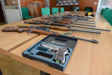 Genova - carabinieri sequestro armi rubate