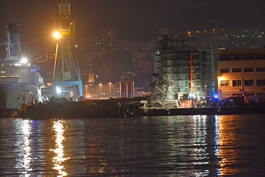 Genova - nave Jolly Nero si scontra contro molo Giano e abbatte 