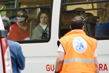 Genova - obitorio san martino - il dolore dei parenti,