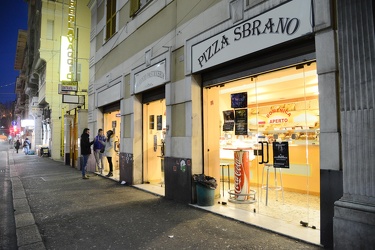 Genova - via Barabino - panetteria aperta 24 ore su 24 Pizza Sbr