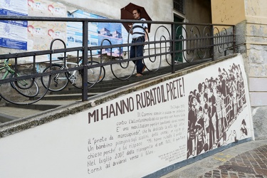 Genova - Piazza del Carmine - il murales dedicato a Don Gallo