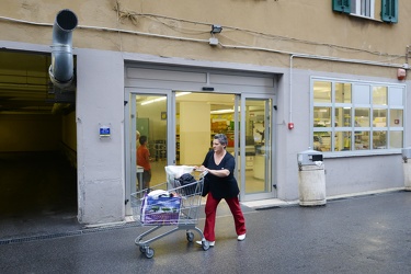 Genova - via Mura di santa Chiara - supermercato IN'S - non ci s