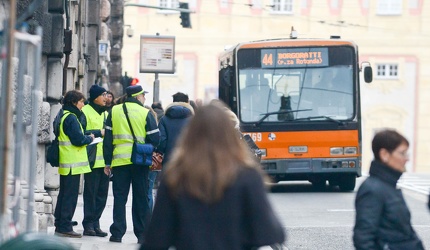 ausiliari traffico via XX