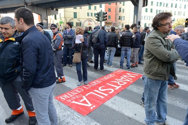 Genova - piazza Cavour - presidio operai riparazioni navali