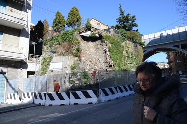 Genova, Rivarolo, Via Vezzani - frana un muraglione, intervento 