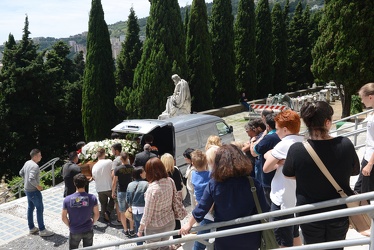 Genova - cimitero staglieno - funerale ragazzo annegato a Quinto