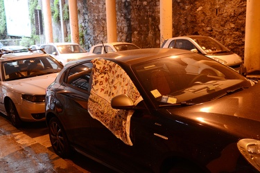 Genova - via caffaro - furti - danneggate altre automobili