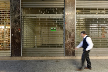 Genova - le galleria accanto a via XII Ottobre - desolazione, ne