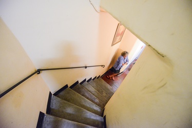 donna cade da scale castelletto
