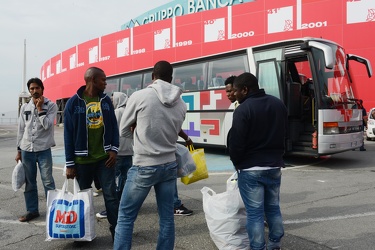 Genova, Fiera - circa 70 profughi senza documenti sono giunti ne