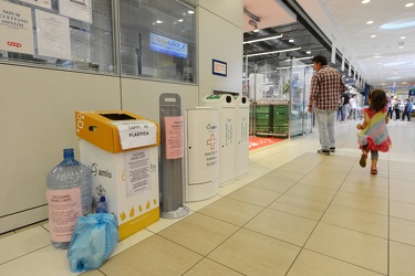 Genova - iniziativa riciclo tappi di plastica, facciamo girare i