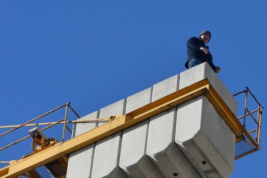 02-02-2015 Genova Tentativo di suicidio in Darsena