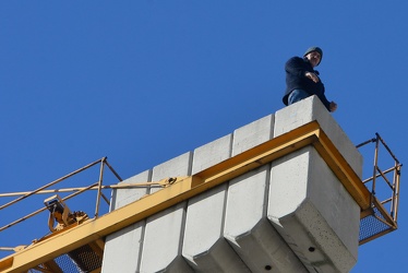 02-02-2015 Genova Tentativo di suicidio in Darsena