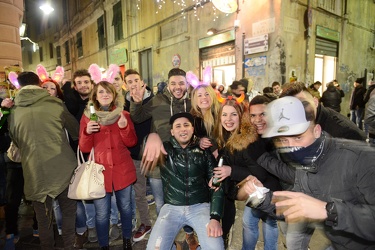 Genova - ultima notte del 2014 - festeggiamenti nei vicoli nonos