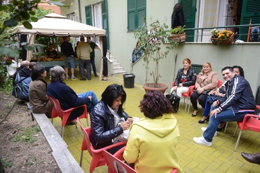 Genova - via Righetti - cena a casa aperta con anziana 96enne