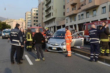 Genova - Auto contro moto in corso Gastaldi, 2 vittime 