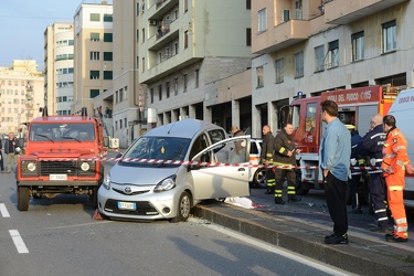 Genova - Auto contro moto in corso Gastaldi, 2 vittime 