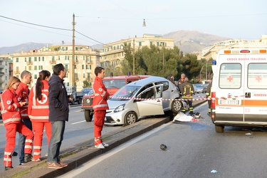 Genova - Auto contro moto in corso Gastaldi, 2 vittime 